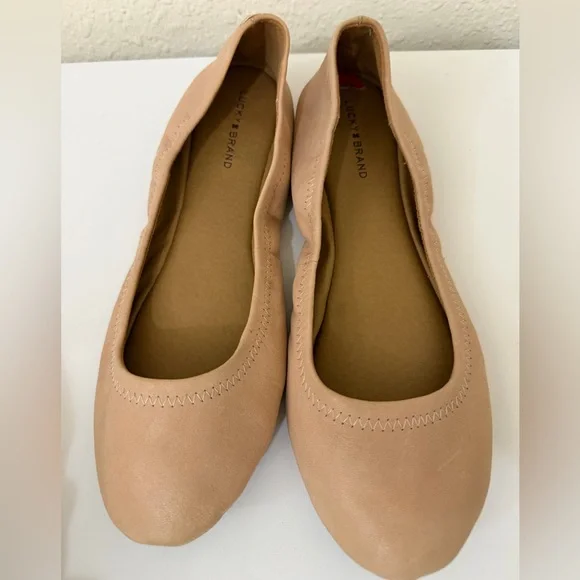 Lucky Brand Women's Erin Ballet Flat in light beige tan soft leather 10 M - Picture 6 of 6